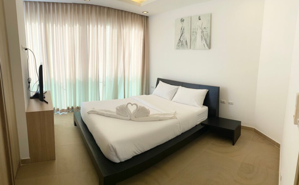 Condo Investment Property Pattaya Quality Furniture Beachfront Condominium